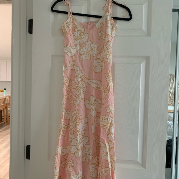 Billabong Pink and Cream Patterned Dress - Picture 2 of 3